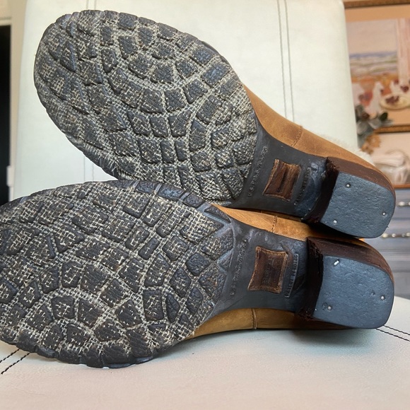 Born Dona Distressed leather and shearling boots sz9 - Picture 8 of 10